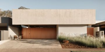 Harmonious Minimalism: Blending Nature and Modern Design in the QUADROS House