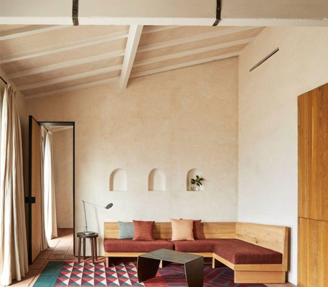 Ndebele Rug as a Tribute To Female African Art