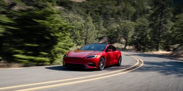 These Fatal Tesla Autopilot Crashes Can Tell Us a Lot About Self-Driving Tech