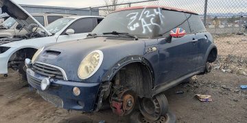 Junkyard Find: 2006 Mini Cooper S Checkmate with John Cooper Works Tuning Kit